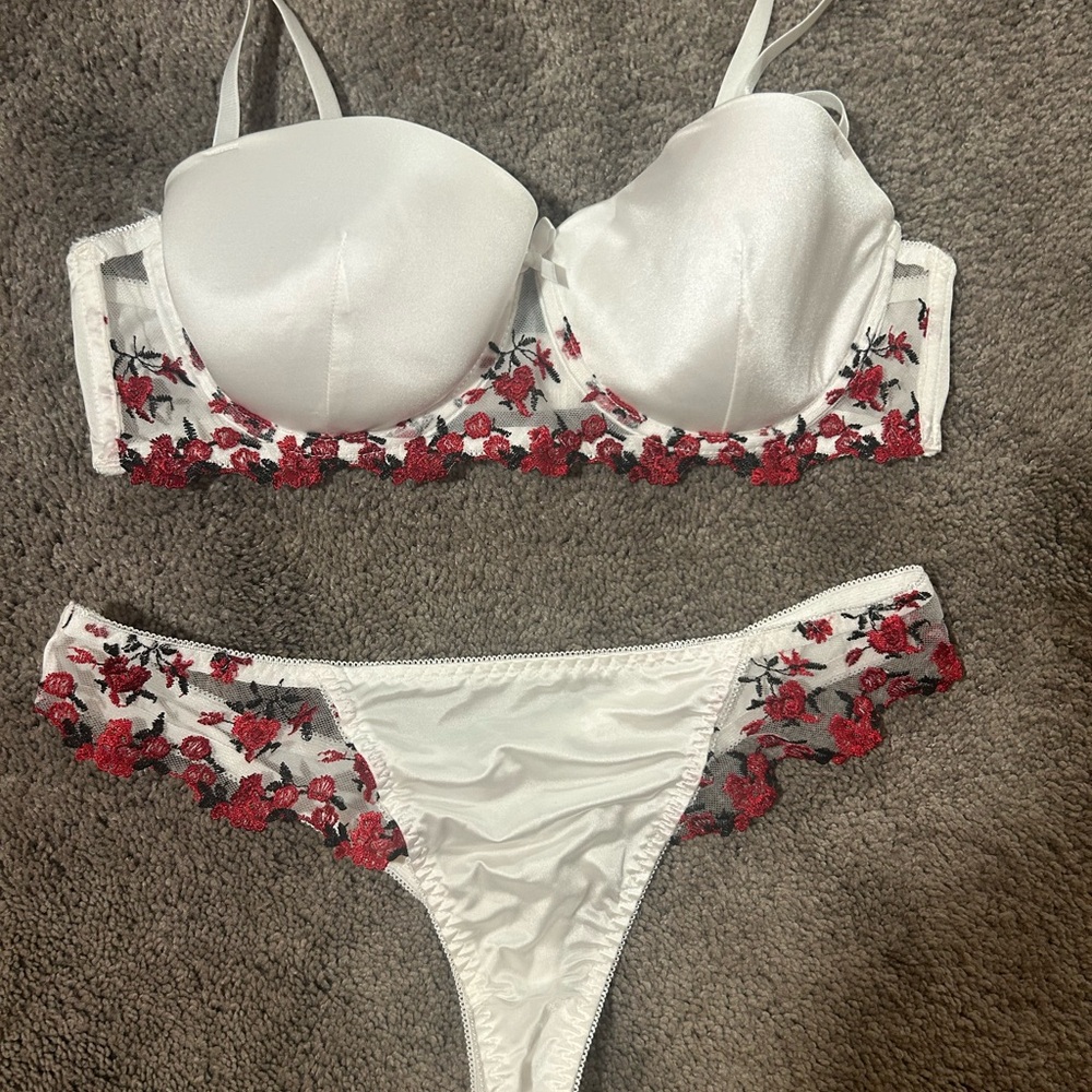 Elegant White and Red Floral Lace Panty